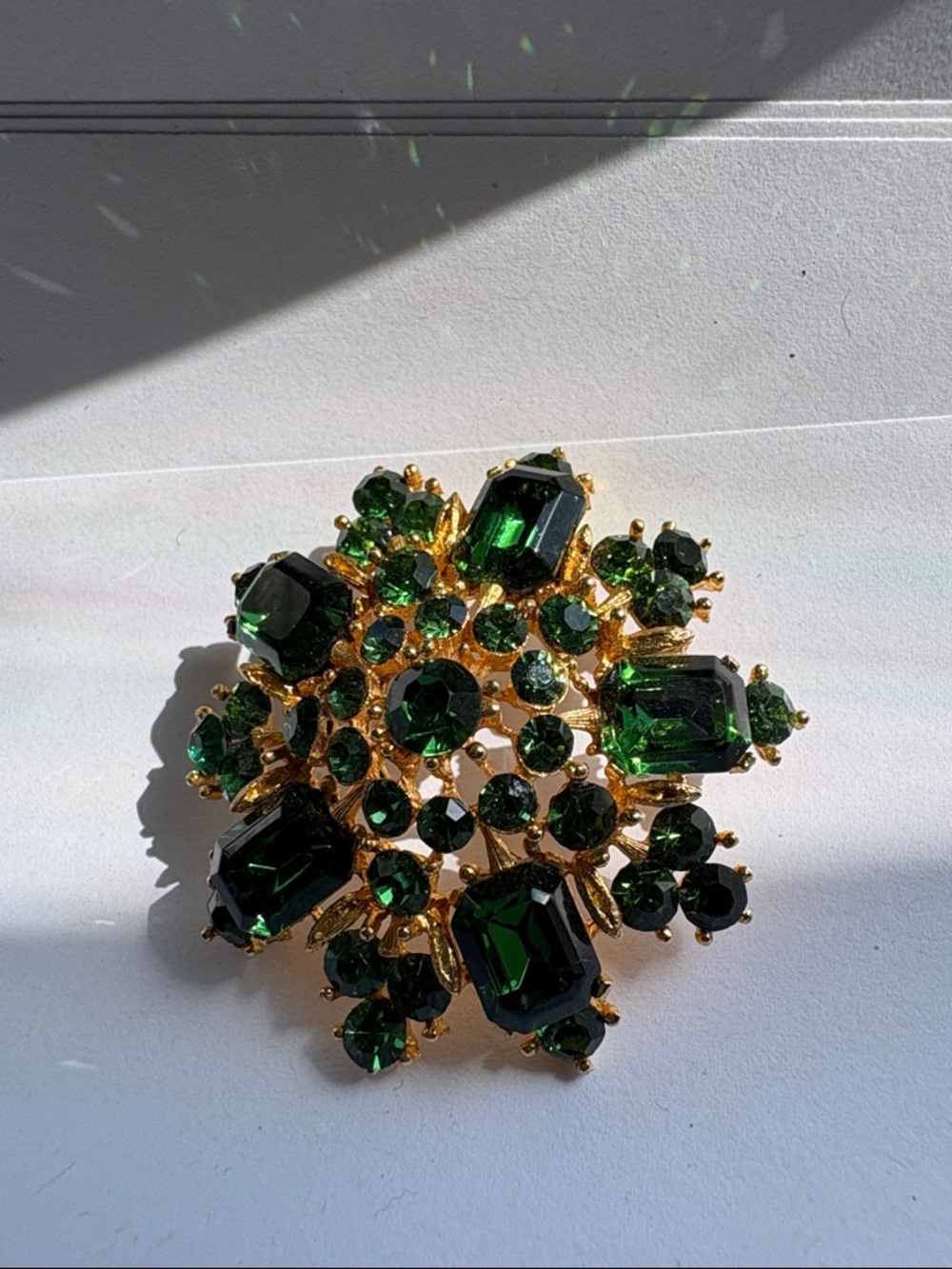 Vintage Lisner Emerald Green Rhinestone Starburst Brooch #120